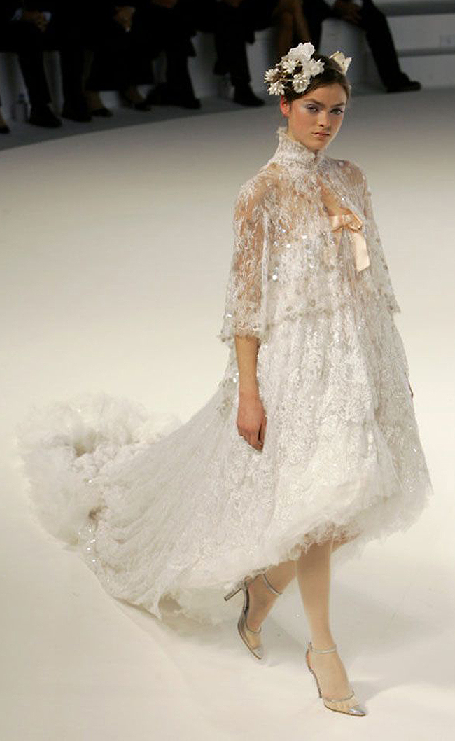 Chanel Photo: Spring/summer 2006: Couture  Chanel wedding dress, Chanel  wedding, Wedding dress trends